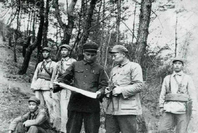 1940年，115师686团炮弹告急，全团只剩下3发炮弹，团长张仁初急得团团转。