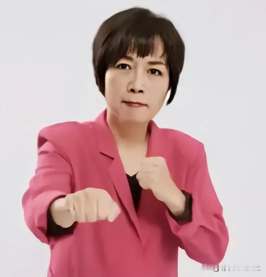 邱毅教授站台，会塌房吗？昨晚看到邱毅教授为黄智贤的洗白的文章，从主观上，邱毅
