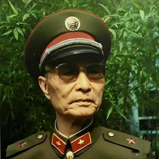 1975年，张爱萍落难，妻子李又兰找到粟裕，希望他能帮忙说情。谁知，粟裕摆了摆手