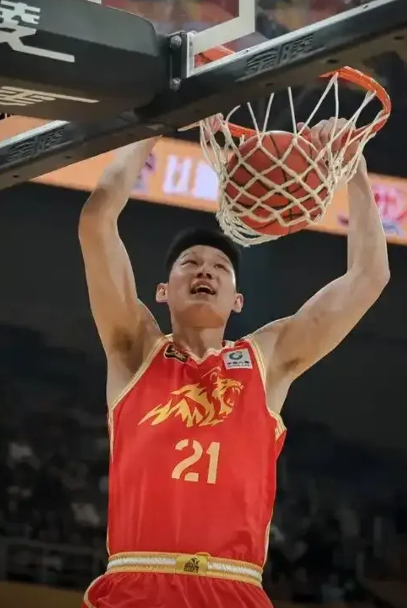 如果亚洲杯决赛重来，这套阵容可以直接打爆澳大利亚1、中锋，小约基奇杨瀚森澳
