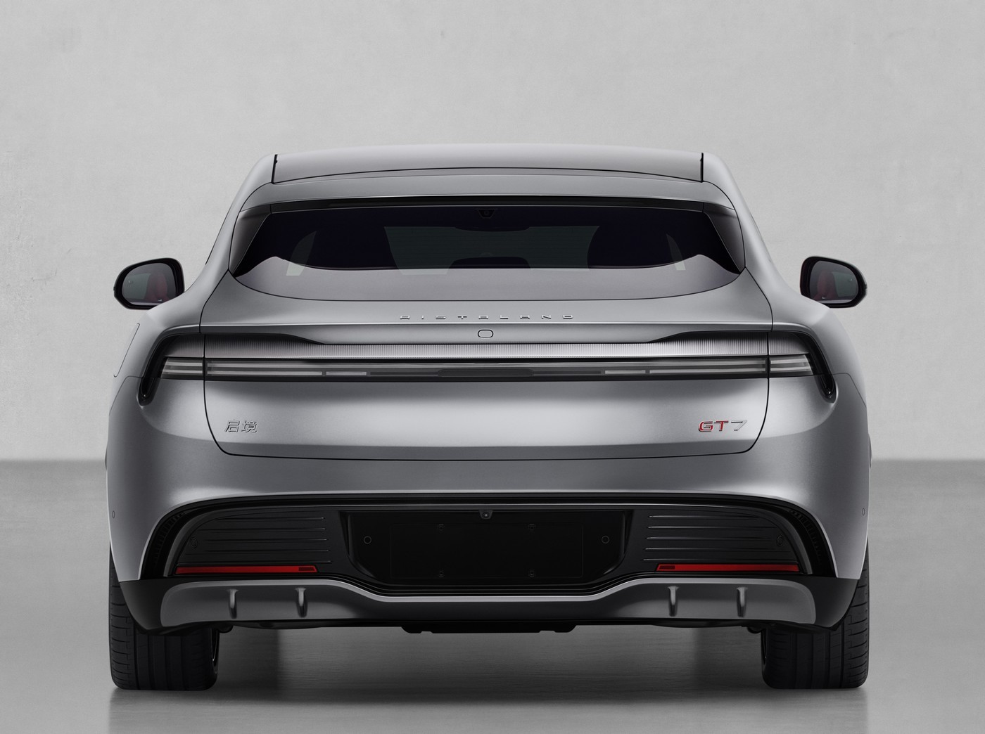 工信部下午又释然了一波新车证件照。简单说一下我觉得值得关注的车型，第一款是广汽与