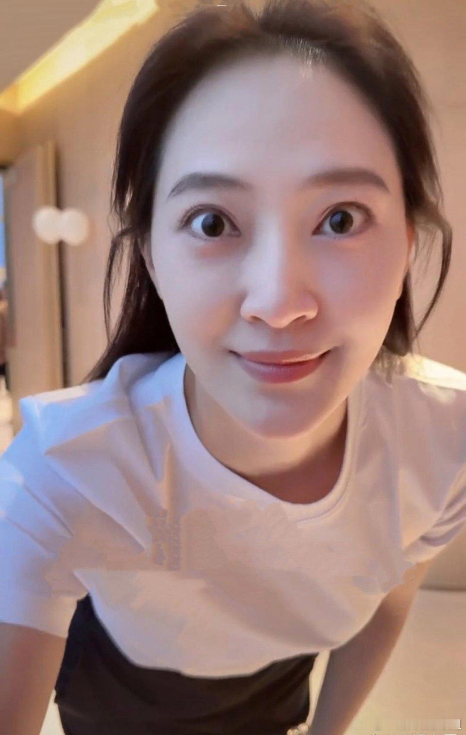 这是聂远每月给300万的老婆，已为两个孩子的妈妈仍如此水灵！​​​