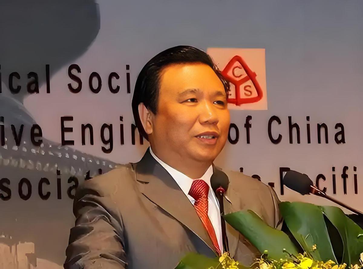真是大快人心！2011年，那个公然向美国捐款7000万元，叫嚣我乐意的中国富豪钟