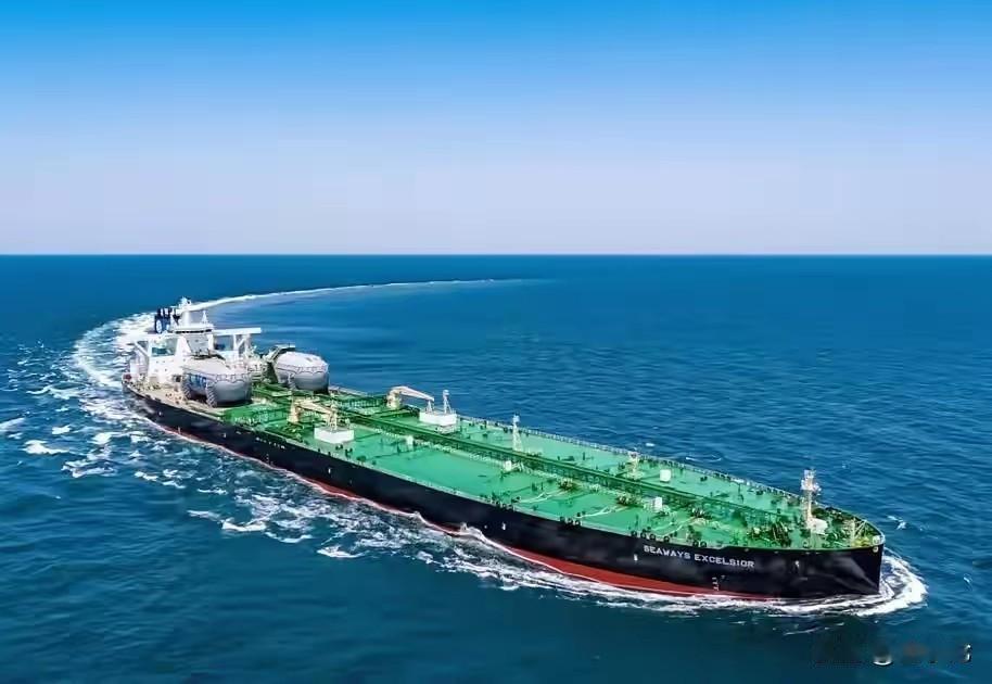 美国扣押中国公司200万桶原油巨轮，一场赤裸的海上掠夺正在上演！当地时间12