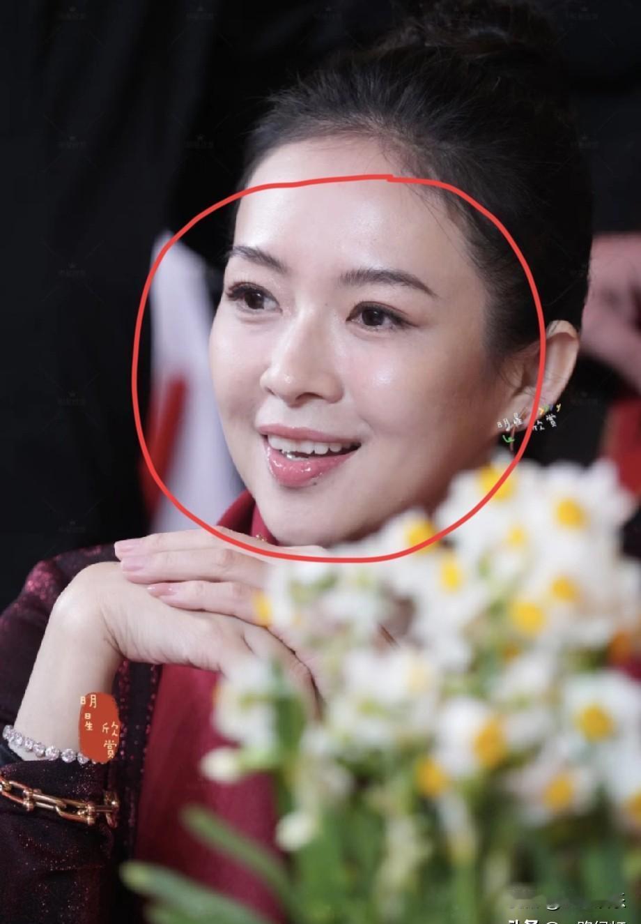 都说章子怡的脸“医美过度”了？这次百花晚会，镜头直接怼脸拍，答案全在细节里。