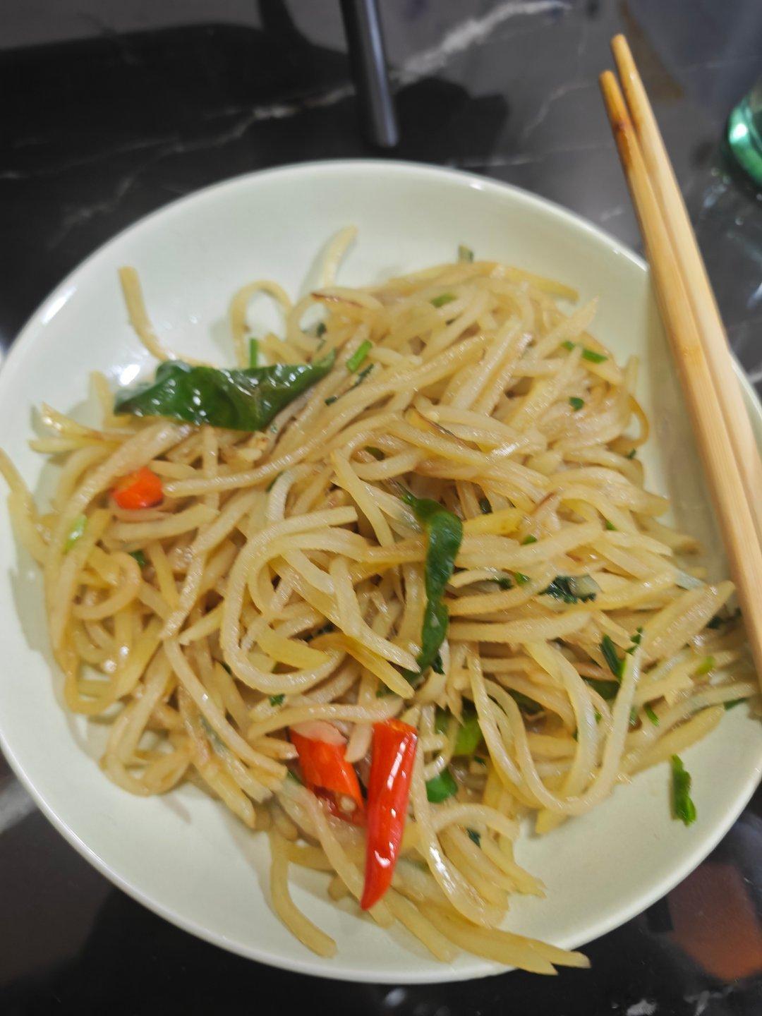 吃饭吃饭，准备追剧最近沉迷于自己做饭