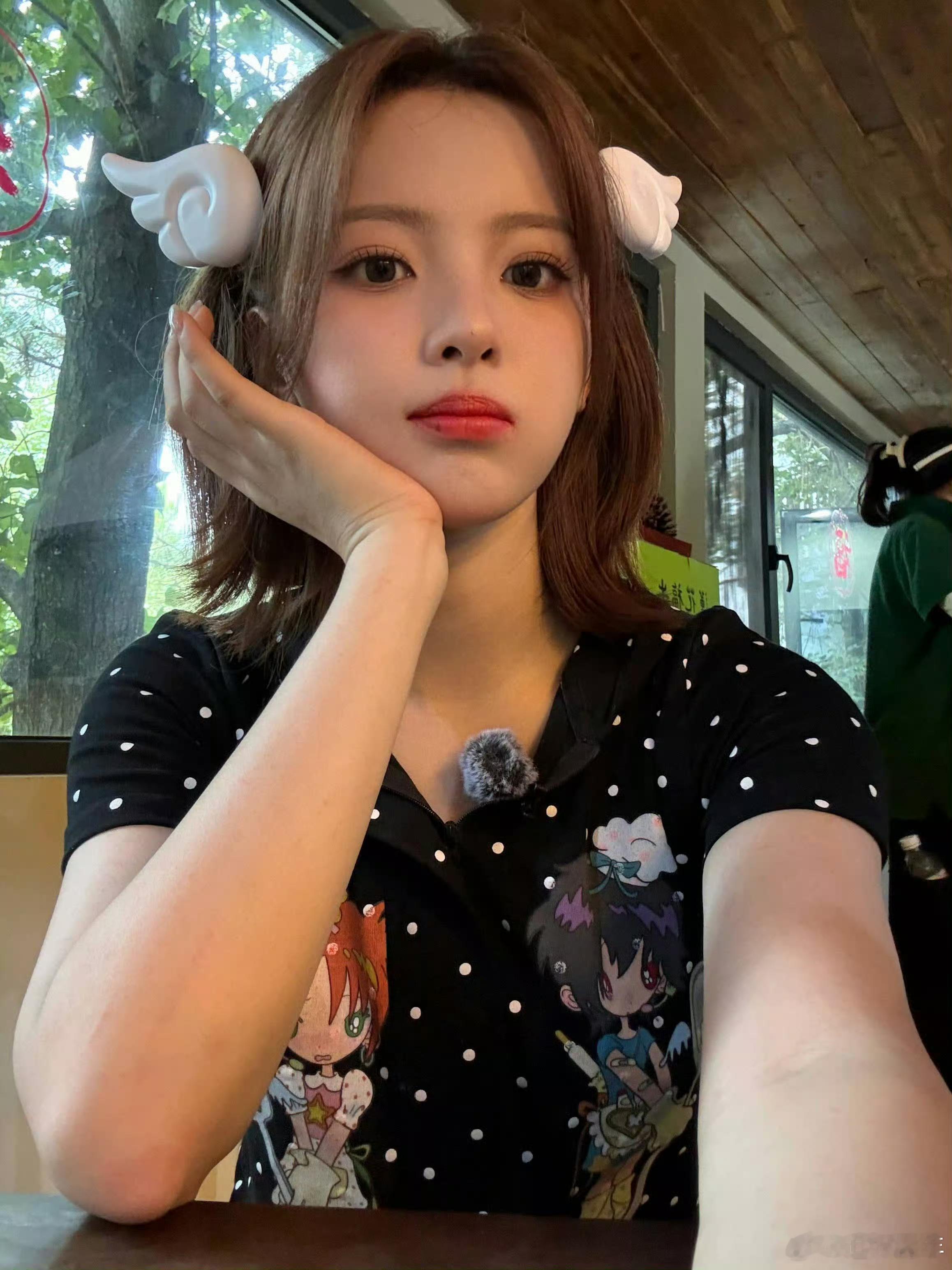 世间怎么会有杨超越这么灵动鲜活的女孩子！