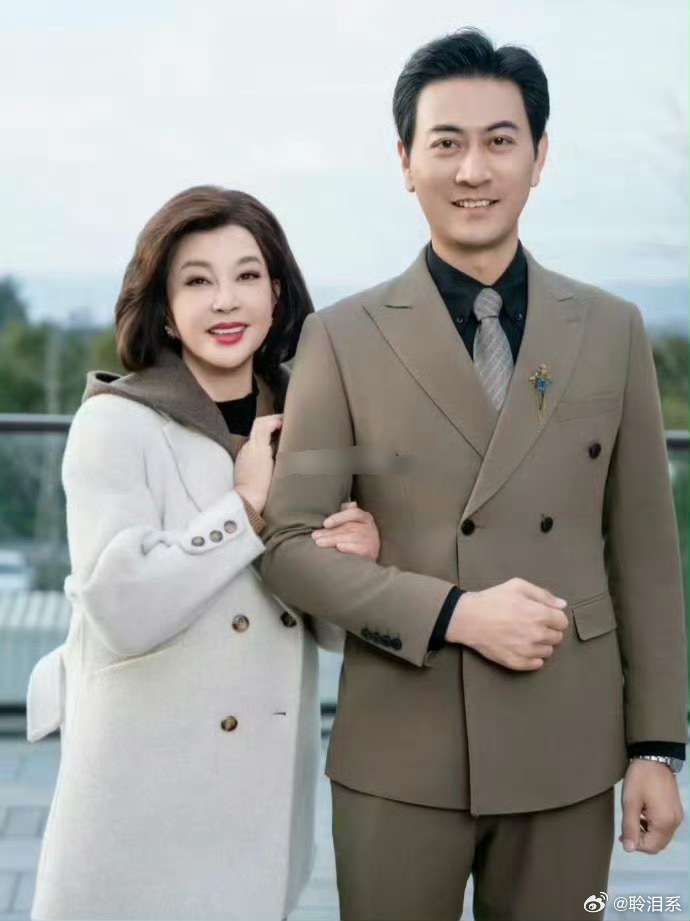 75岁的刘晓庆和一位80后男演员拍了一部短剧，剧中还领了证