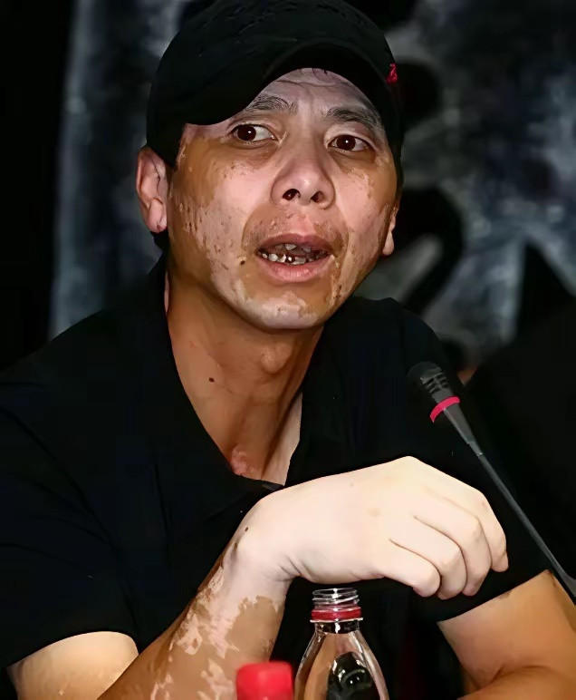 假如冯小刚是普通的路人甲，身旁会有这么多美女环绕吗