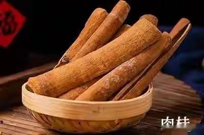 单味肉桂150g治腰肌劳损！柯某，男，42岁。腰部反复隐痛2年。患者两年来，腰部