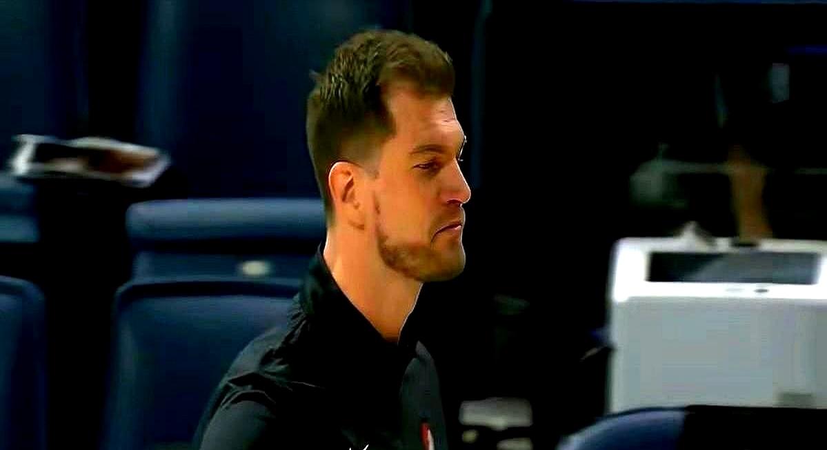 对于杨瀚森，开拓者主帅斯普利特其实心里早就万马喷腾了。斯普利特给了他上场