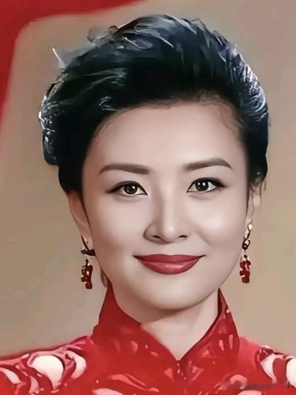 周涛：岁月不败美人，温柔自有力量从春晚舞台到《声临其境》，她从容穿越时光。一