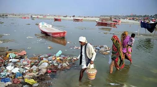 印度之所以恨中国，说白了还是嫉妒，因为在1981年，1982年，印度GDP都无比