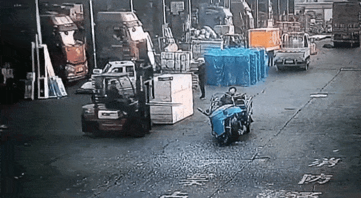 脑瓜子都给杵下来了。​​​