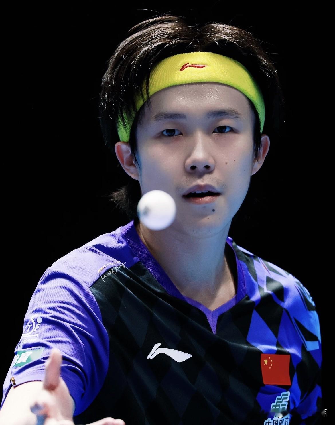 王楚钦的第一个启蒙教练在说到国乒🏓️队长小时候，最多的一句话——他特别乖和听话。[吐舌头眯眼睛笑]
