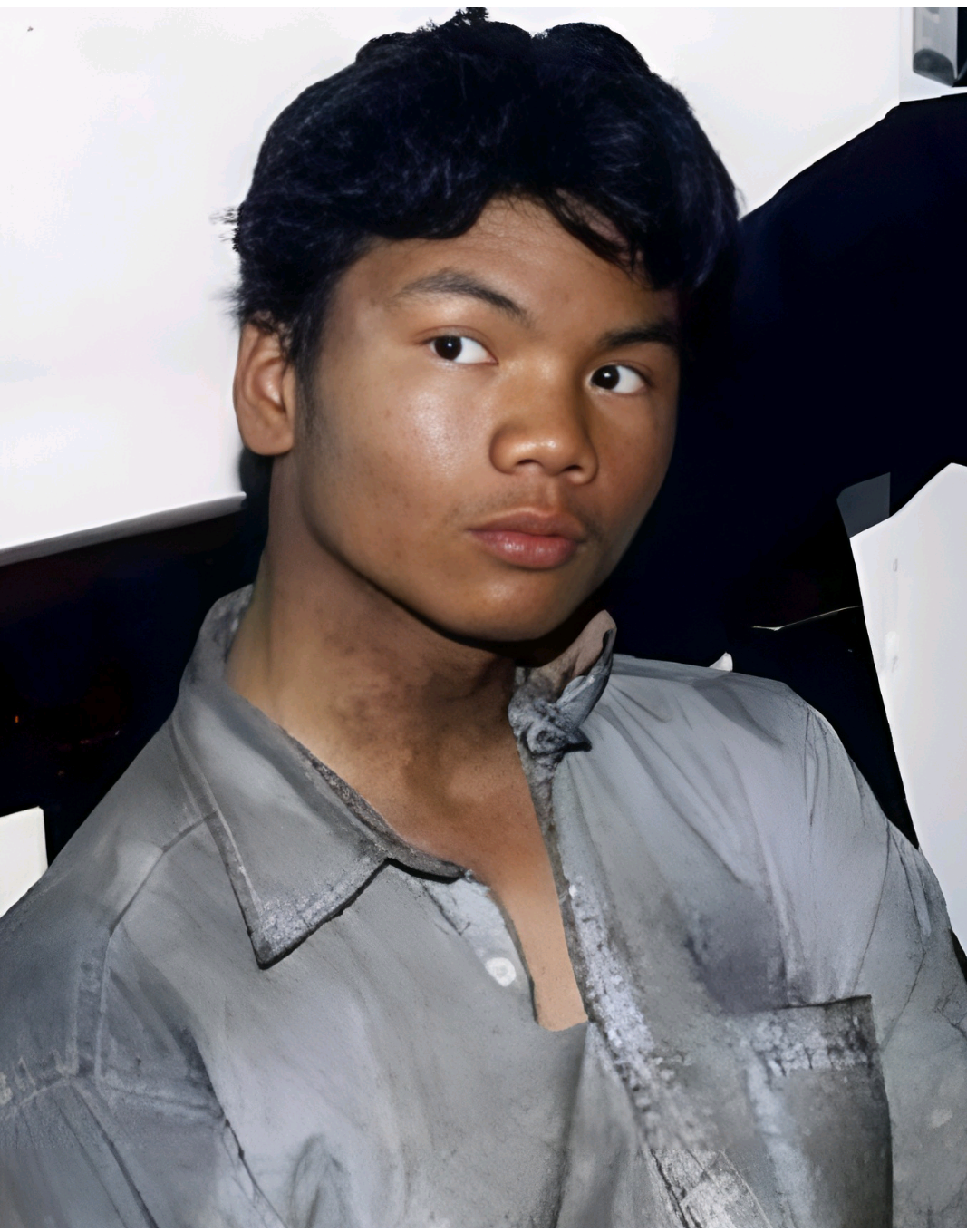 2004年，被抓时的马加爵，画面中他头发乱糟糟的
