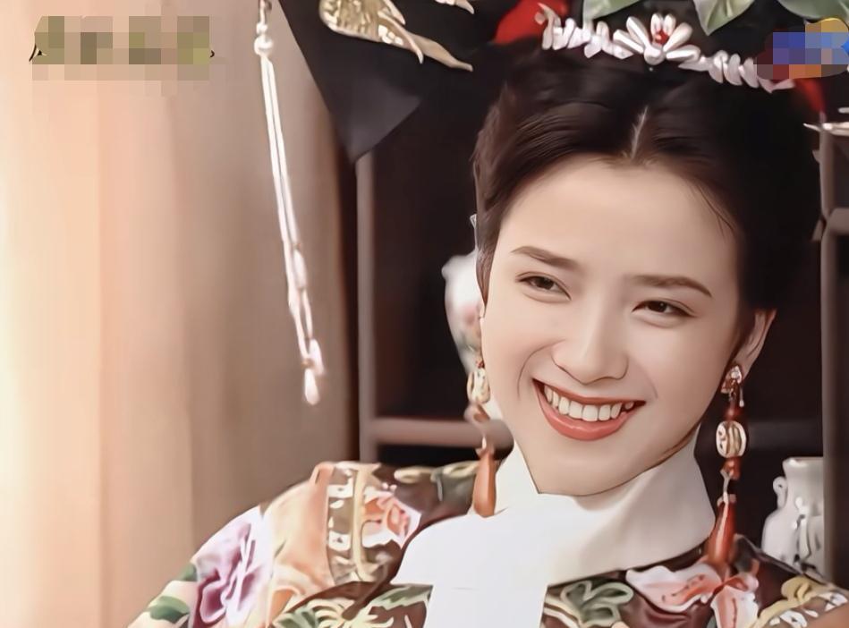 她一出来，是不是甄嬛传和如懿传所有美人都跌停了？想当年她就吐个烟圈，就美了观众