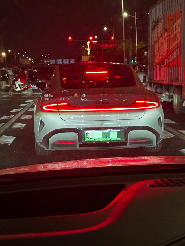 宋L抬显仪表屏幕抬头显示每次都能预知走那条道，尤其是第一次走的路，错过路口就南