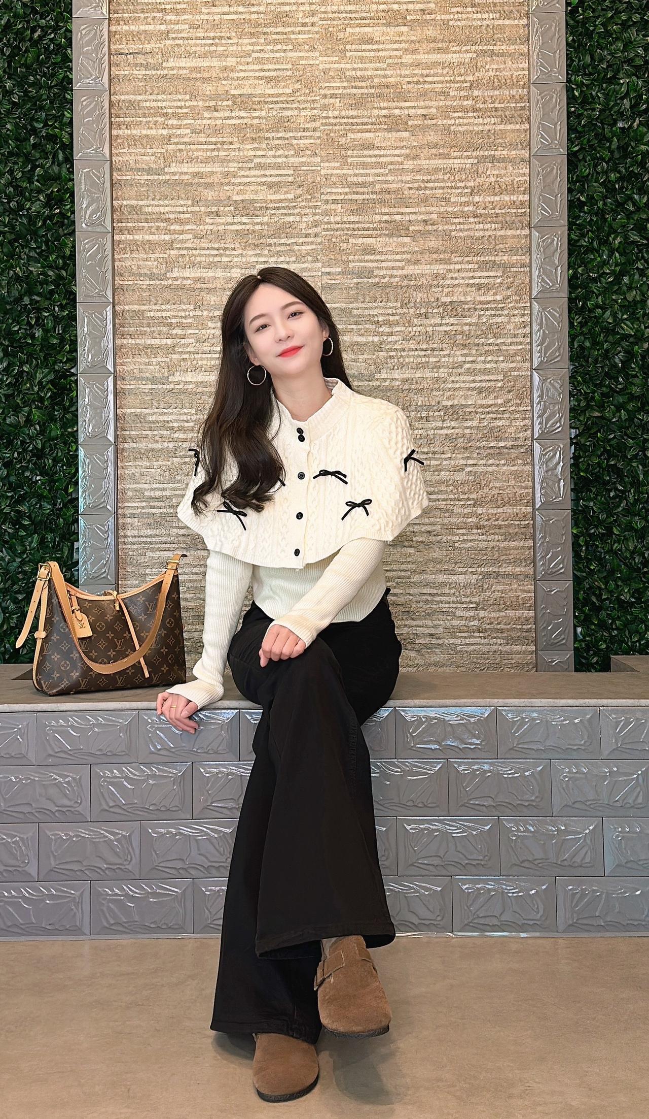 我原谅一切物是人非因为世界上唯一不变的就是人都会变。冬季穿搭韩系女装针织衫