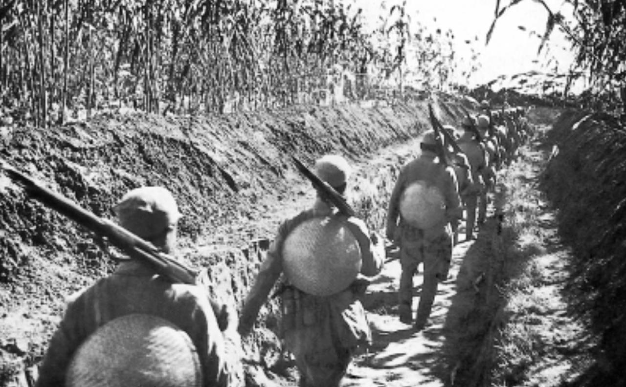 1942年1月，新四军皖南第1纵队司令傅秋涛率部突围，行至南漪湖畔，只见停着两艘