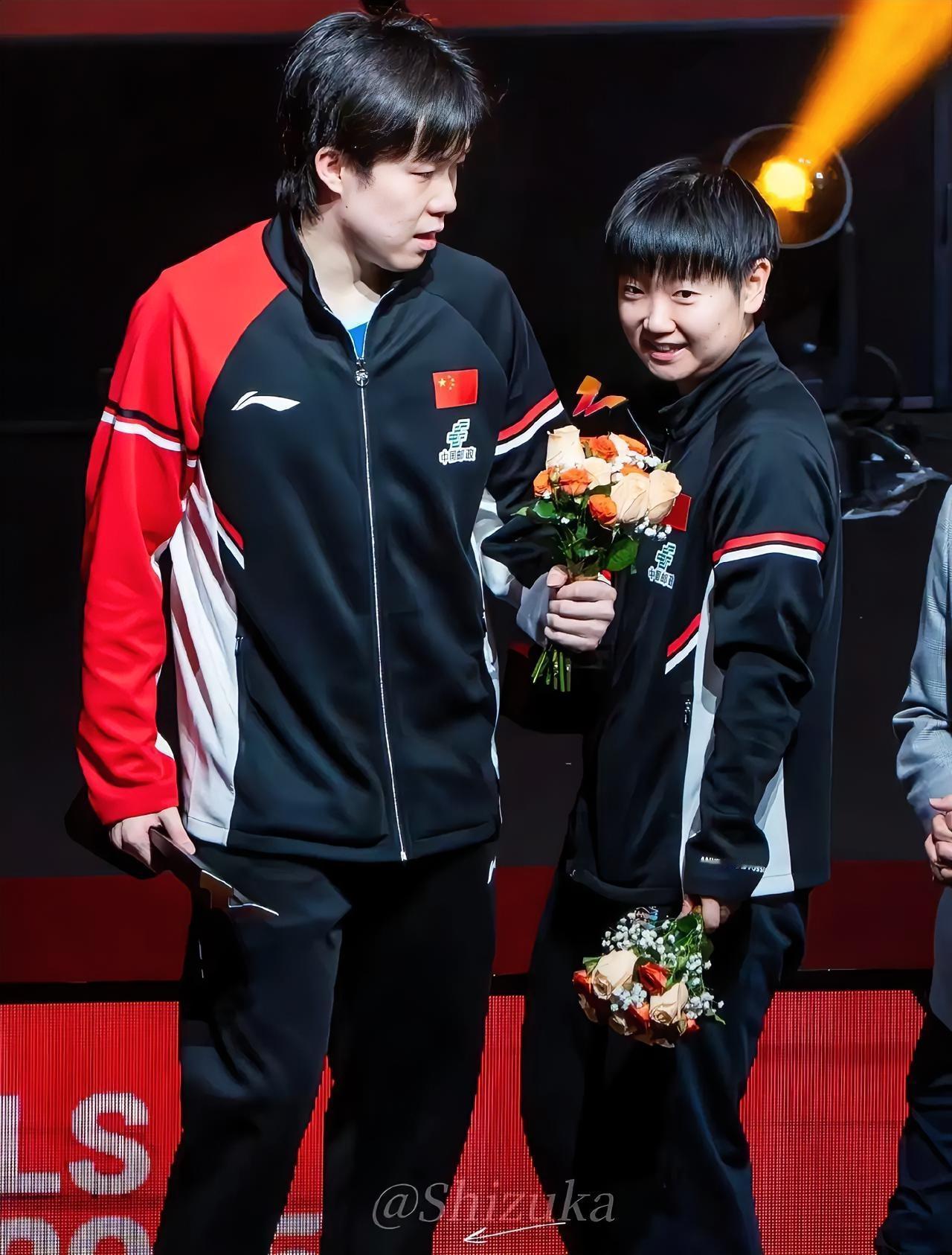 惊天反转！头哥退赛背后的真相竟是…昨日混双赛场，莎莎带伤坚持对决，头哥突然退赛引