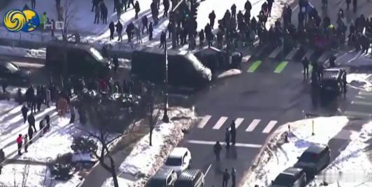 美国境内响起枪声，特朗普闯大祸，民主党总动员，局势一触即发？特朗普还没从抓捕马