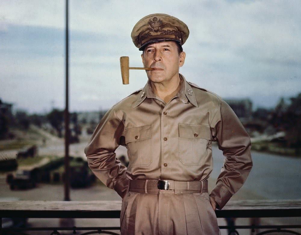 1962年，与我国交过手的美国传奇军事家麦克阿瑟，听闻中印战争即将开打，却是脱口