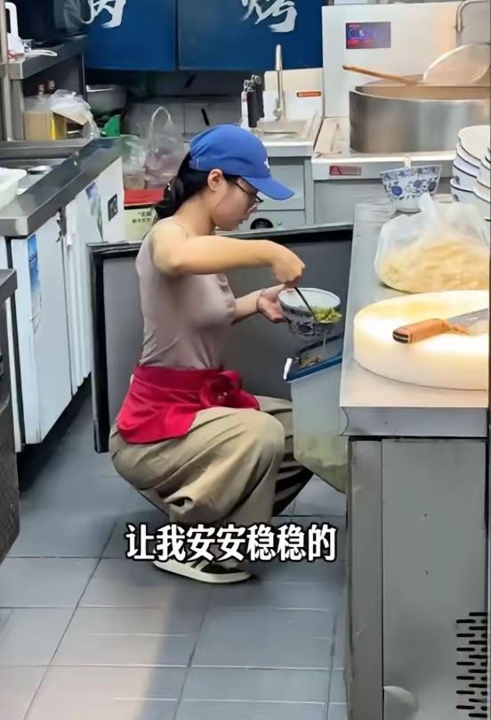 这个女的火了！江苏无锡18岁暑假工踏实肯干，老板多给七千还直言想收做儿媳“这
