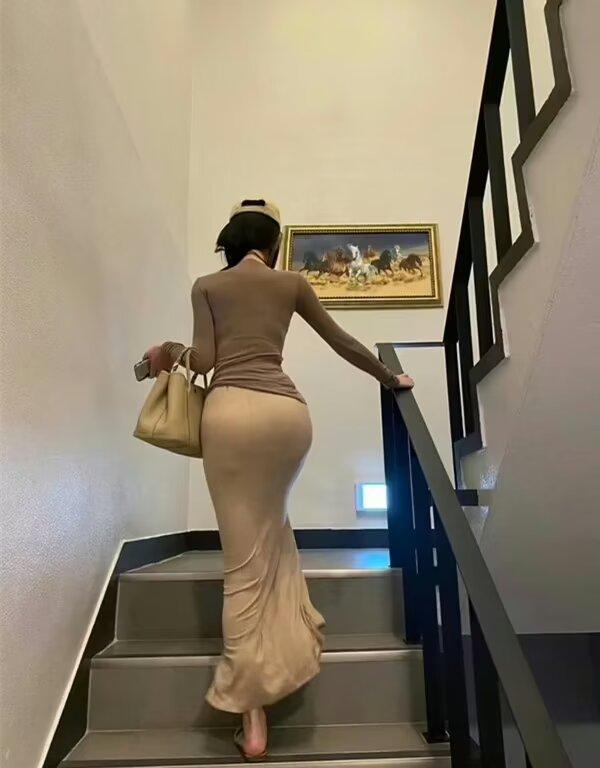 要珍惜年轻，因为，一下子你就变老了；也要珍惜中年，因为，一不留神，你就一病不起