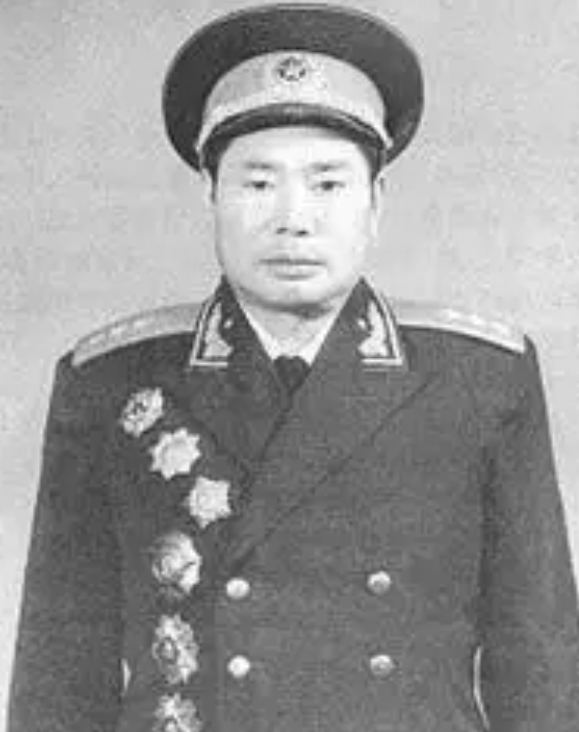1949年8月，兰州城硝烟未散，彭德怀拍着作战地图朗声大笑。王震兵团横扫西宁，许
