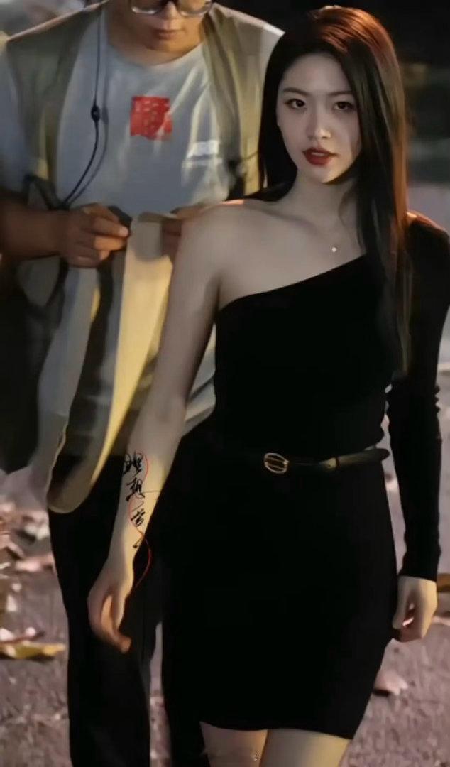 好像知道她都干啥了，气质风格完全大变，今年都美我好几跳了！