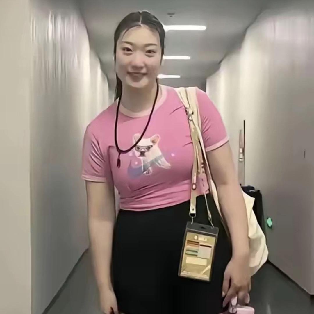 李梦是时候该醒醒了，女篮主帅宫鲁鸣在新华社的一篇长篇专访里，通篇没提她的名字，却