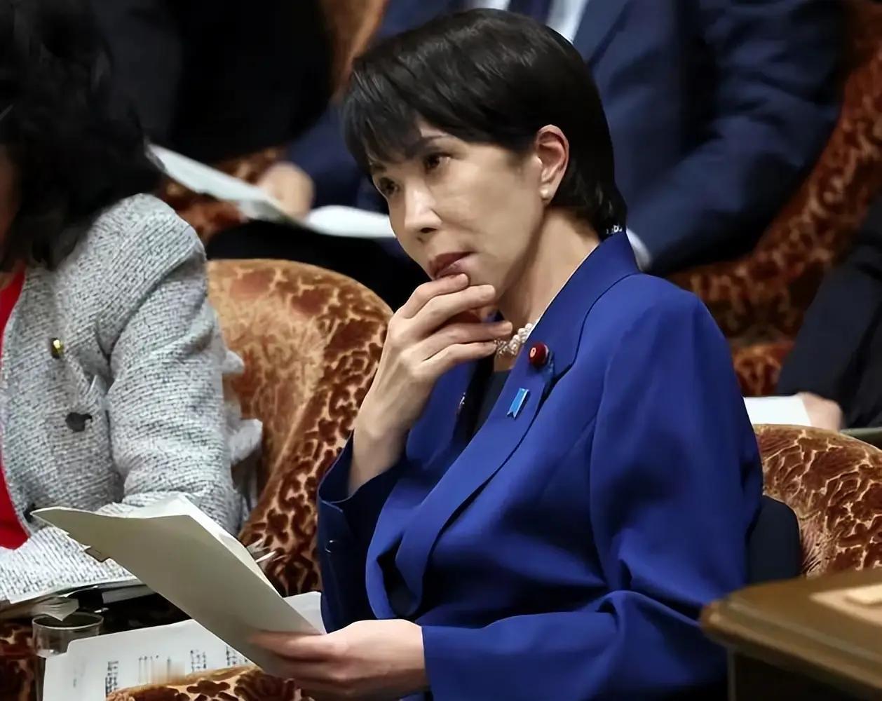 就在刚刚，高市早苗借着“建国纪念日”的壳，把刺刀插进了亚洲邻国的胸口。她闭口不提