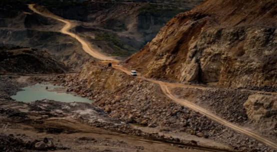 国安部这次公布特大稀土走私事件，真是让人惊掉下巴，中国稀土出口管制后，西方国家为