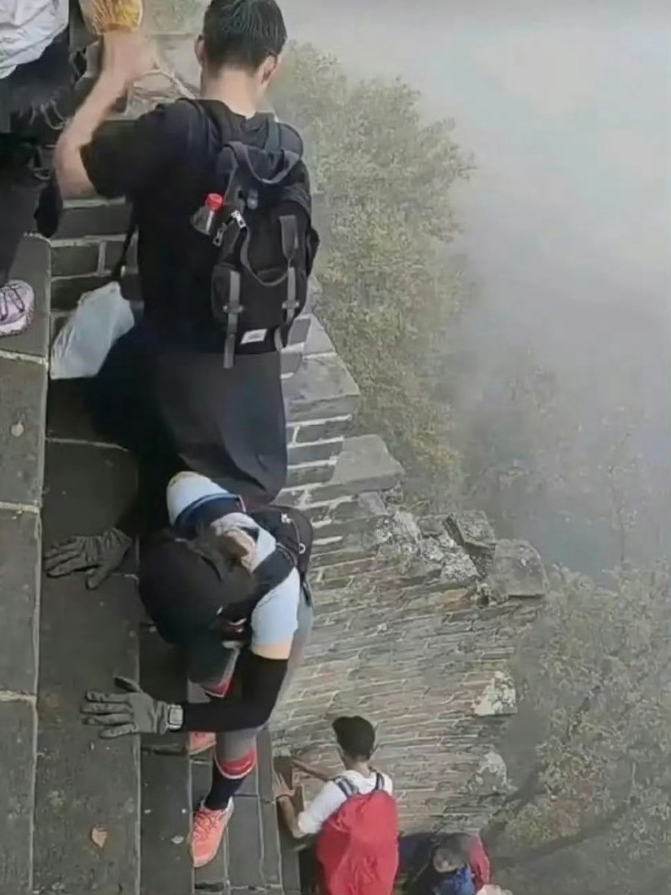 不是？！万里长城原来这么陡的吗？