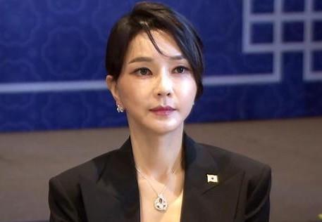 金建希果然还留有后招！不哭不闹的进了拘留所，配合调查却否认受贿指控，原来特检组在
