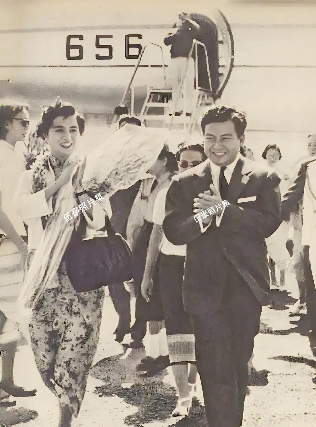 1958年11月，张茜（陈毅元帅夫人）率中国妇女代表团访问柬埔寨，西哈努克亲王夫