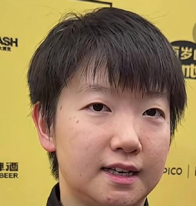 莎莎说：从第一场打拼以后，一路好像都是内战，邱指导一路都没做场外，从这不难看出