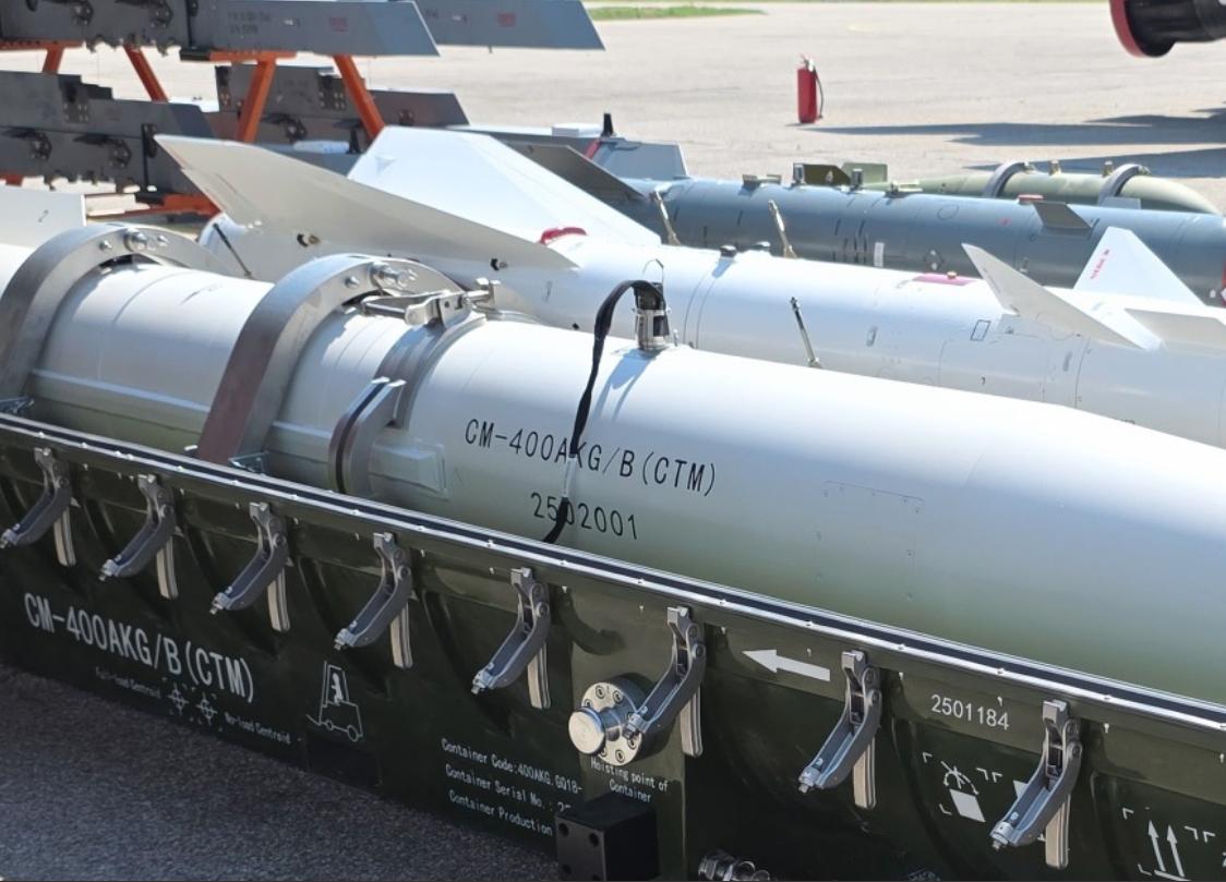 “CM-400AKG/B”，塞尔维亚引进的CM-400型号曝光。