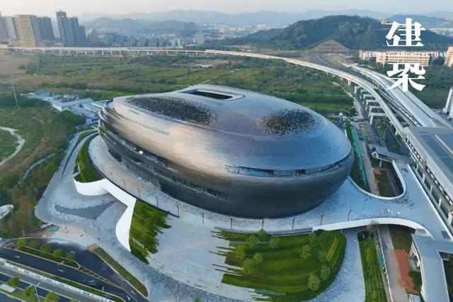 砸32亿，建了个“巨型鼠标”？扎哈事务所这设计，造型炸圈了最近深圳光明中心