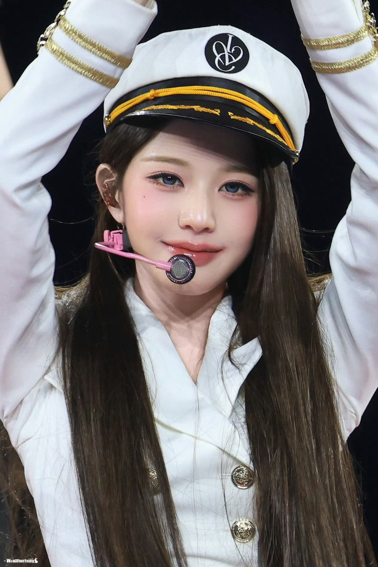 宫脇咲良取关张元英不关心前队友来看张元英百万赞舞台