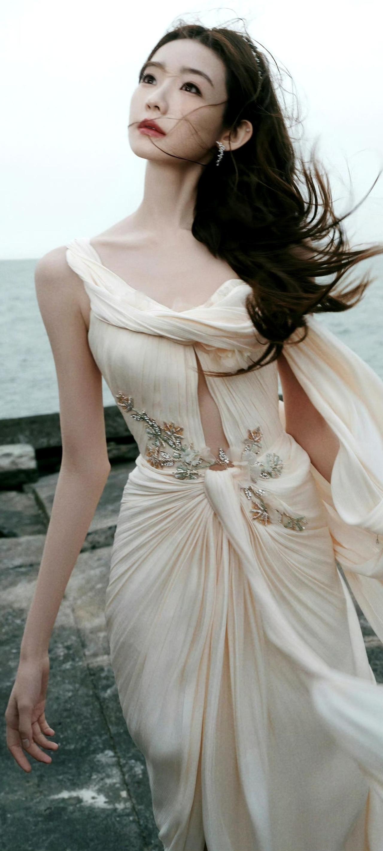 张艺凡这组海边大片，哪一张戳中了你？张艺凡海边大片分享女神的美图