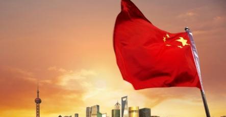 比拼中美意志与耐力的时候到了！特朗普要求中国必须作出实质性让步，而中国则强硬回应