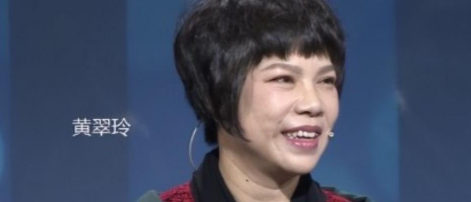 2003年，广州一位保姆在拆洗沙发套的时候，突然被沙发缝里面的硬物硌了一下。她一