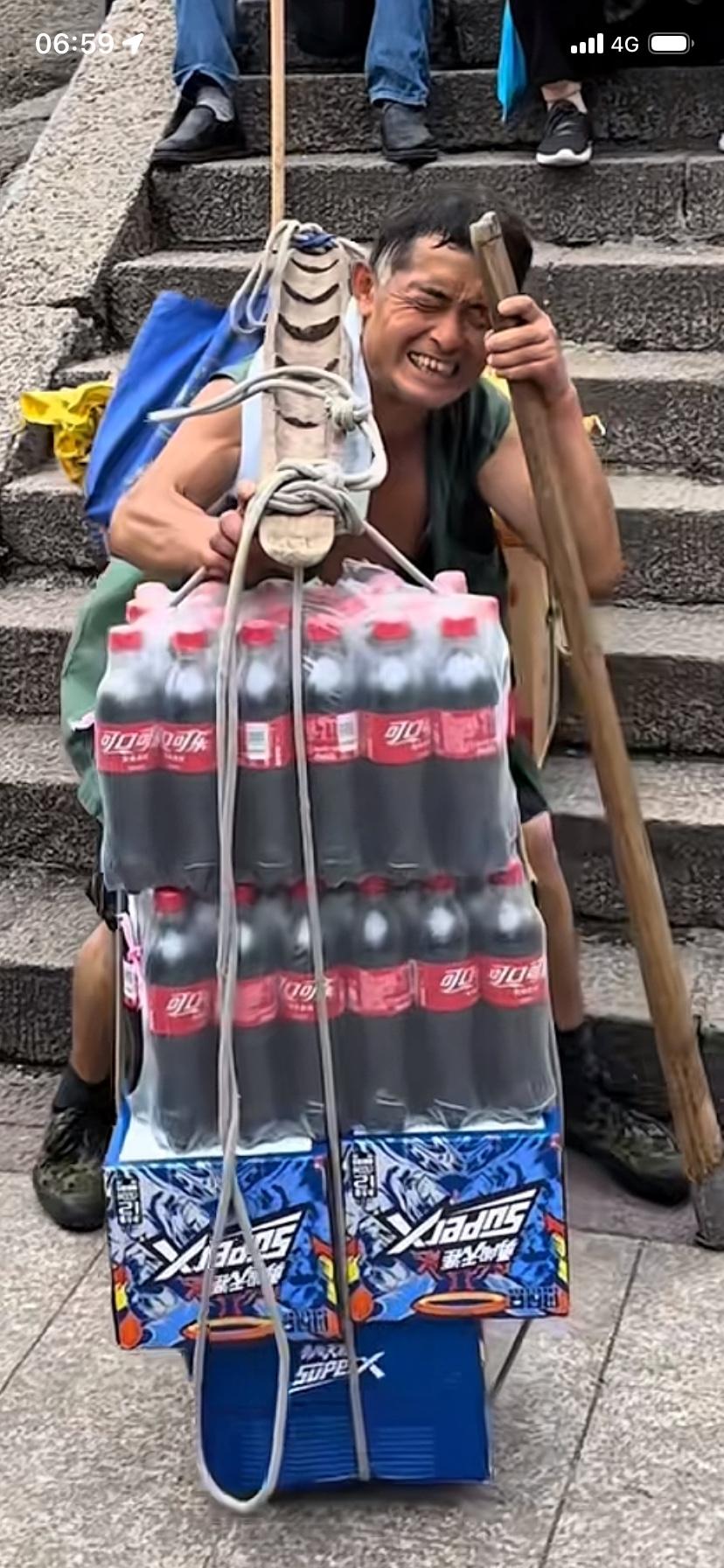 登黄山，遇见了黄山挑山工了解了一下被惊讶和震惊到了他们挑东西是按件算钱的（一