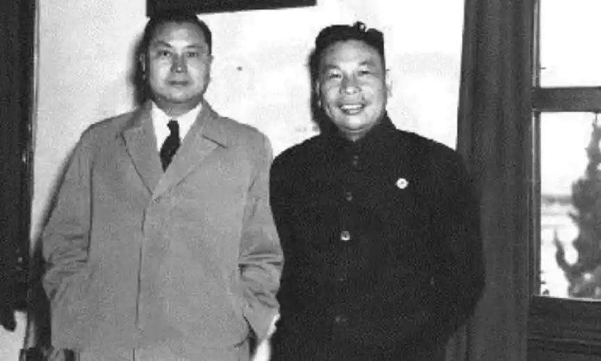 1949年，黄竞武被捕，敌人见他不屈服，决定加害于他。当泥土将他全部埋没时，敌人