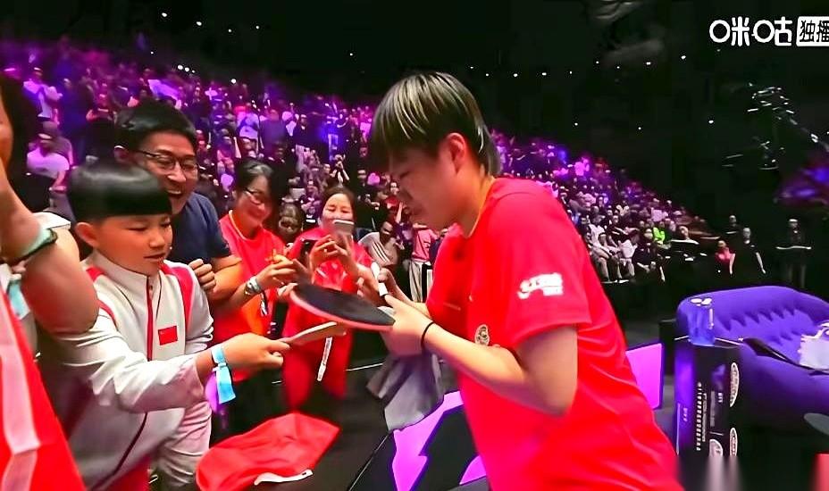 全场都在喊对手的名字，那种感觉，你知道吗？就好像整个世界都在跟你作对，就你一个