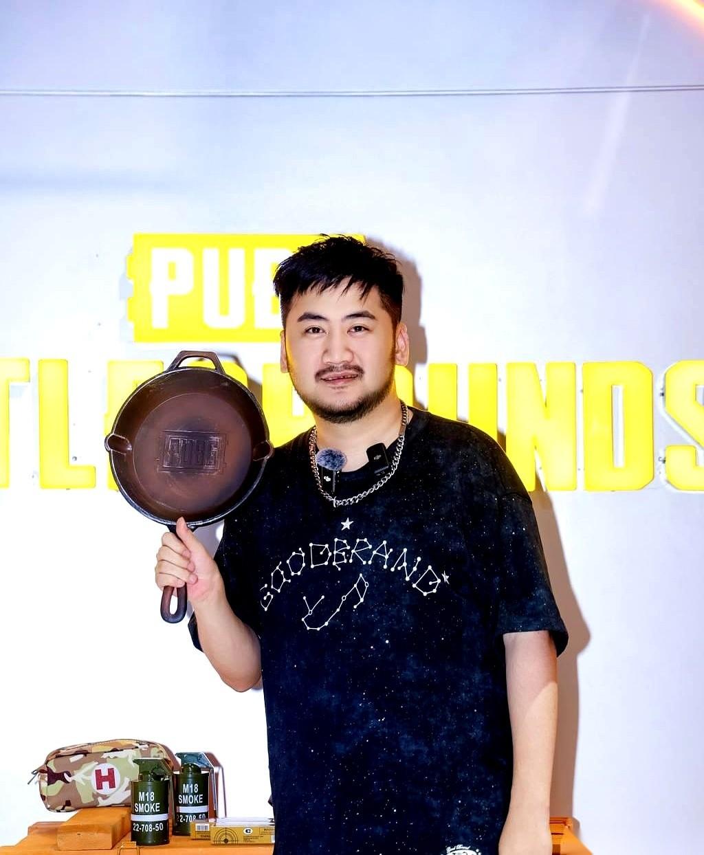 曾经被无数玩家捧上天的“CSGO一哥”茄子（吴权清），现在连账上的底裤都被掏空了