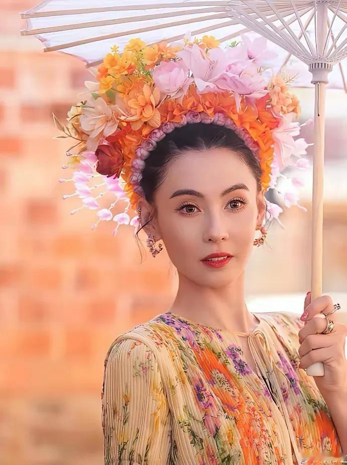 先小人后君子，这句话的含金量还在上升。录音里崩溃大哭，完全不顾及形象，这是一个