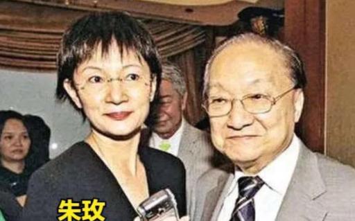 1977年，53岁的武侠文坛大师金庸和24岁的林乐怡成婚，这是金庸第三段也是最后
